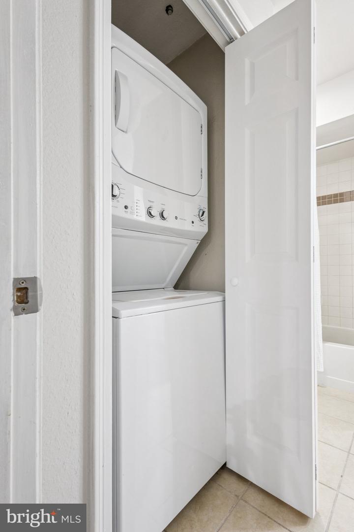 3315 WYNDHAM CIR #3223, ALEXANDRIA, Virginia 22302, 1 Bedroom Bedrooms, ,1 BathroomBathrooms,Residential,For sale,3315 WYNDHAM CIR #3223,VAAX2045442 MLS # VAAX2045442