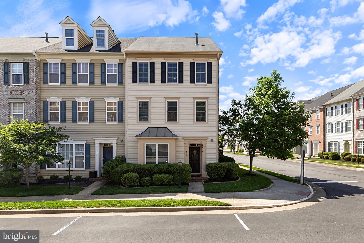 9146 RIBBON FALLS LOOP, BRISTOW, Virginia 20136, 4 Bedrooms Bedrooms, ,2 BathroomsBathrooms,Residential,For sale,9146 RIBBON FALLS LOOP,VAPW2094940 MLS # VAPW2094940
