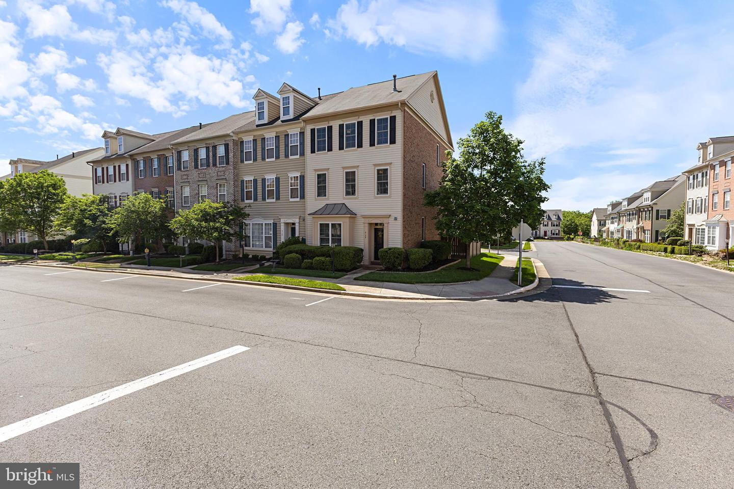 9146 RIBBON FALLS LOOP, BRISTOW, Virginia 20136, 4 Bedrooms Bedrooms, ,2 BathroomsBathrooms,Residential,For sale,9146 RIBBON FALLS LOOP,VAPW2094940 MLS # VAPW2094940