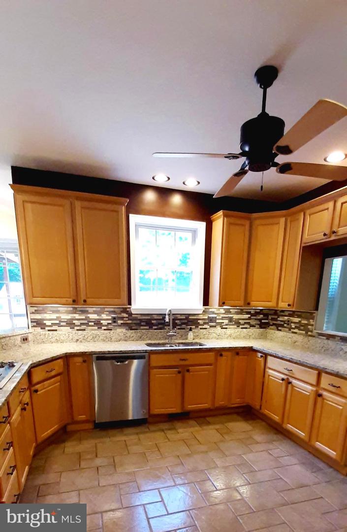 8107 AVOCET WAY, SPOTSYLVANIA, Virginia 22553, 6 Bedrooms Bedrooms, ,5 BathroomsBathrooms,Residential,For sale,8107 AVOCET WAY,VASP2033226 MLS # VASP2033226