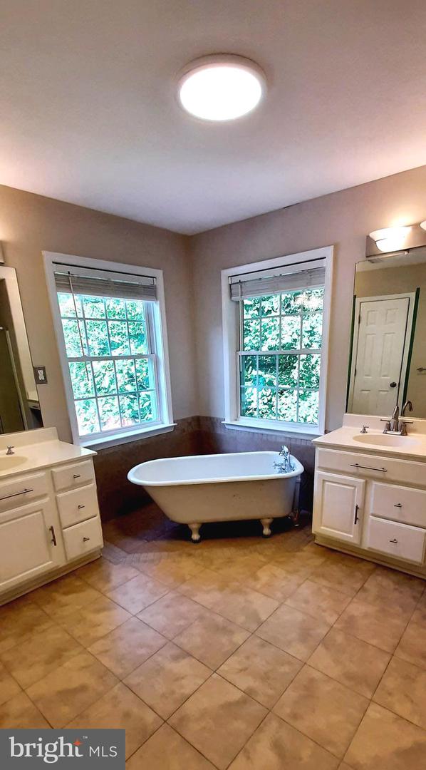 8107 AVOCET WAY, SPOTSYLVANIA, Virginia 22553, 6 Bedrooms Bedrooms, ,5 BathroomsBathrooms,Residential,For sale,8107 AVOCET WAY,VASP2033226 MLS # VASP2033226