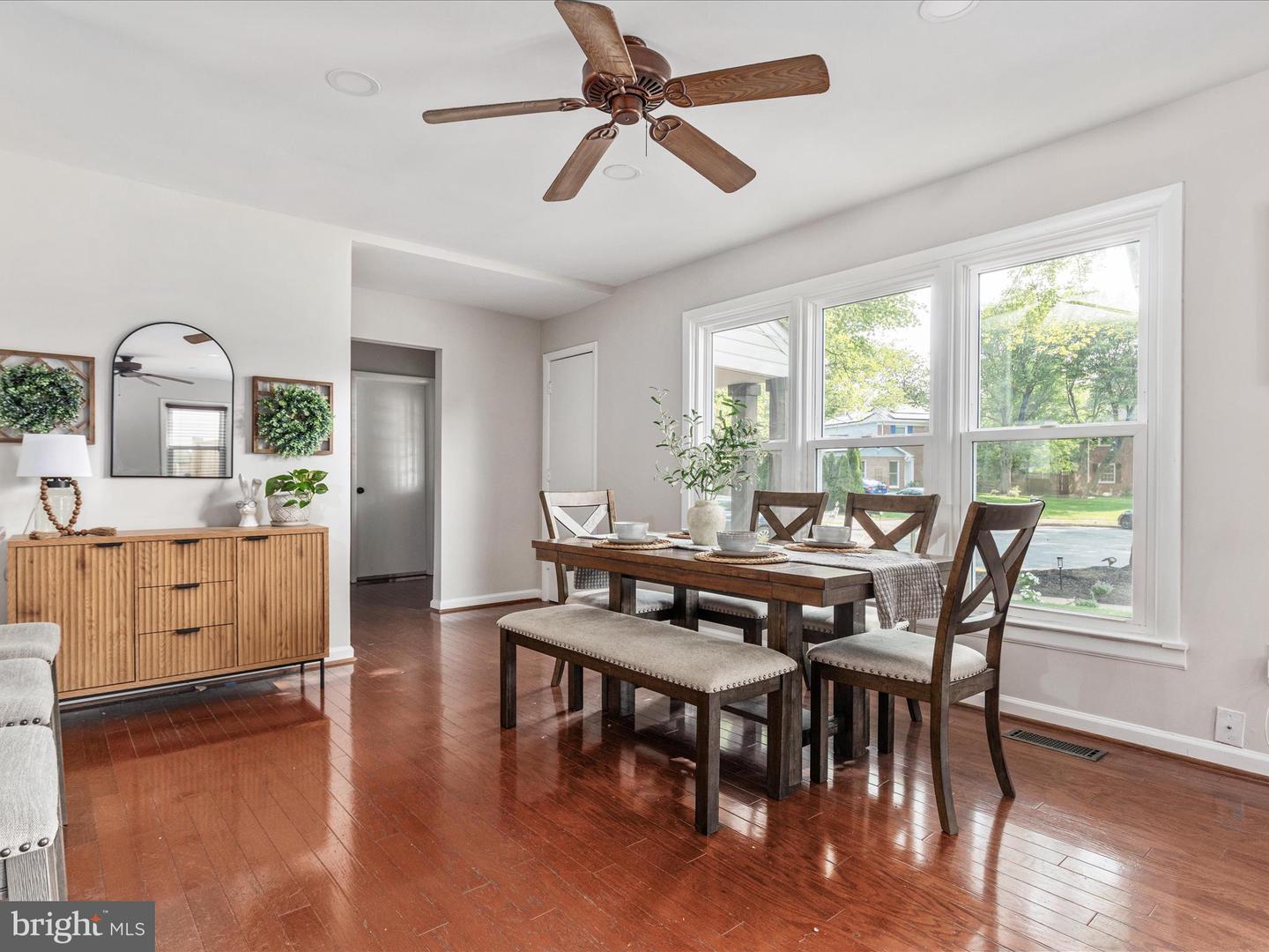 4204 KINCAID CT, CHANTILLY, Virginia 20151, 5 Bedrooms Bedrooms, ,2 BathroomsBathrooms,Residential,For sale,4204 KINCAID CT,VAFX2241786 MLS # VAFX2241786