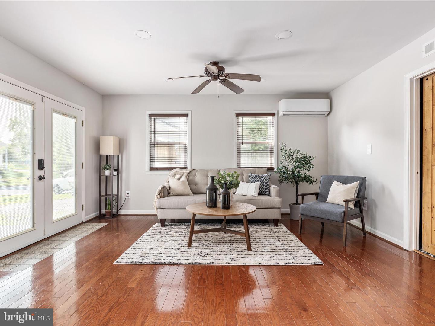 4204 KINCAID CT, CHANTILLY, Virginia 20151, 5 Bedrooms Bedrooms, ,2 BathroomsBathrooms,Residential,For sale,4204 KINCAID CT,VAFX2241786 MLS # VAFX2241786