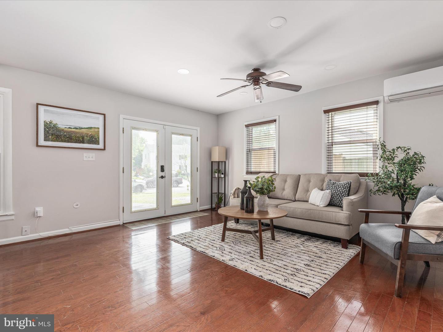 4204 KINCAID CT, CHANTILLY, Virginia 20151, 5 Bedrooms Bedrooms, ,2 BathroomsBathrooms,Residential,For sale,4204 KINCAID CT,VAFX2241786 MLS # VAFX2241786