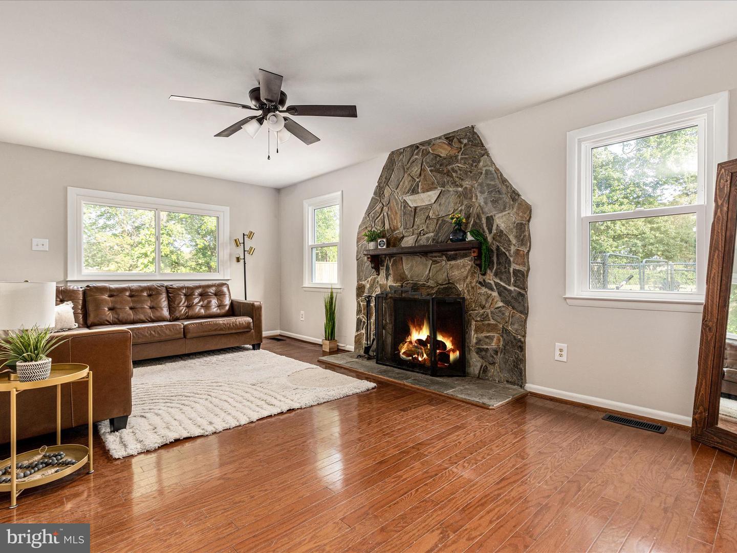 4204 KINCAID CT, CHANTILLY, Virginia 20151, 5 Bedrooms Bedrooms, ,2 BathroomsBathrooms,Residential,For sale,4204 KINCAID CT,VAFX2241786 MLS # VAFX2241786