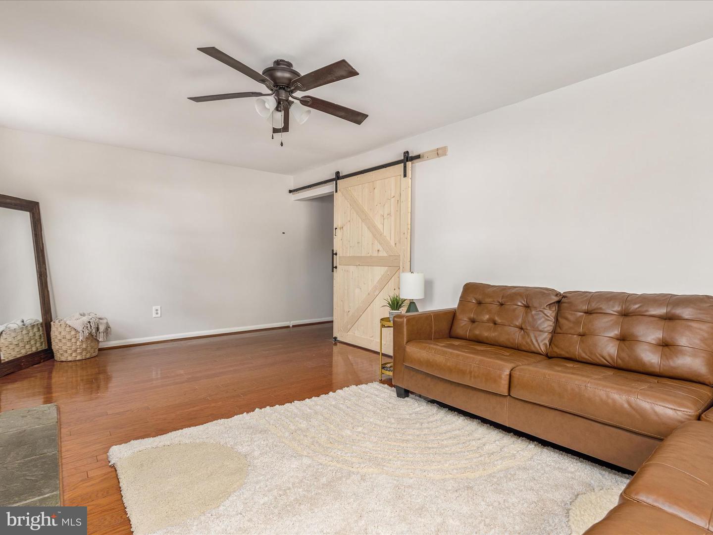 4204 KINCAID CT, CHANTILLY, Virginia 20151, 5 Bedrooms Bedrooms, ,2 BathroomsBathrooms,Residential,For sale,4204 KINCAID CT,VAFX2241786 MLS # VAFX2241786