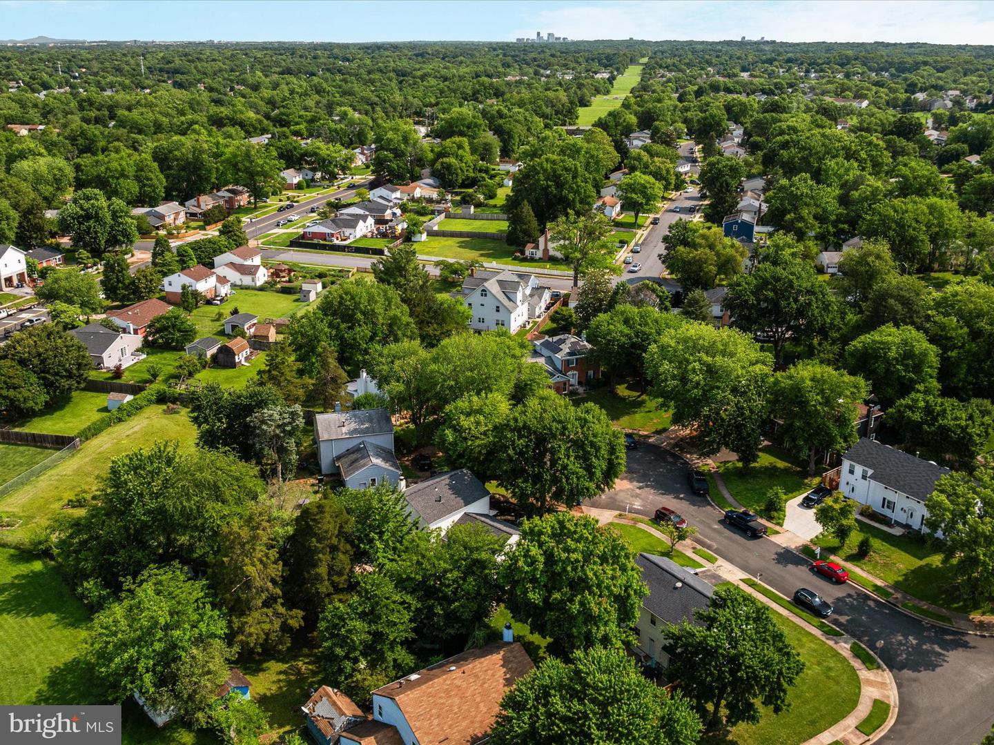 4204 KINCAID CT, CHANTILLY, Virginia 20151, 5 Bedrooms Bedrooms, ,2 BathroomsBathrooms,Residential,For sale,4204 KINCAID CT,VAFX2241786 MLS # VAFX2241786