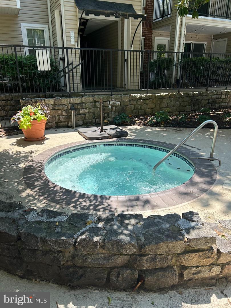 3307 WYNDHAM CIR #1161, ALEXANDRIA, Virginia 22302, 1 Bedroom Bedrooms, ,1 BathroomBathrooms,Residential,For sale,3307 WYNDHAM CIR #1161,VAAX2045490 MLS # VAAX2045490