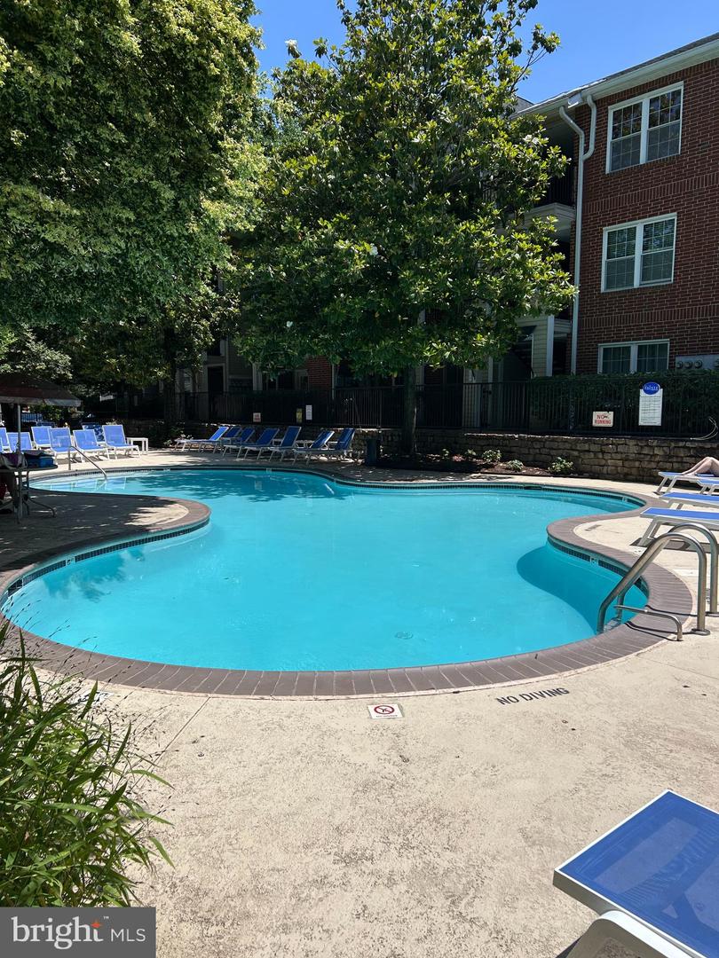 3307 WYNDHAM CIR #1161, ALEXANDRIA, Virginia 22302, 1 Bedroom Bedrooms, ,1 BathroomBathrooms,Residential,For sale,3307 WYNDHAM CIR #1161,VAAX2045490 MLS # VAAX2045490
