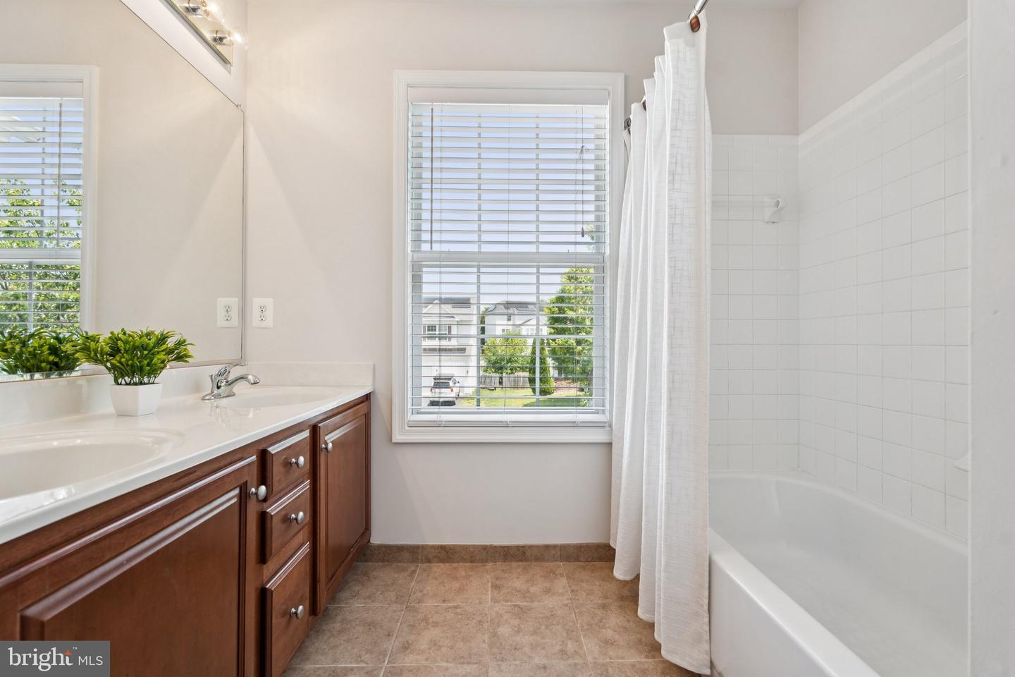 25 FOUNTAIN DR, STAFFORD, Virginia 22554, 5 Bedrooms Bedrooms, ,4 BathroomsBathrooms,Residential,For sale,25 FOUNTAIN DR,VAST2039002 MLS # VAST2039002