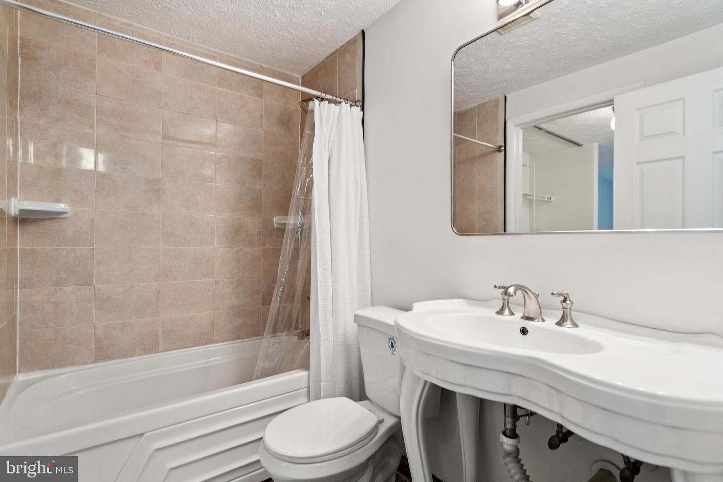 8663 KENOSHA CT, LORTON, Virginia 22079, 2 Bedrooms Bedrooms, ,1 BathroomBathrooms,Residential,For sale,8663 KENOSHA CT,VAFX2241938 MLS # VAFX2241938