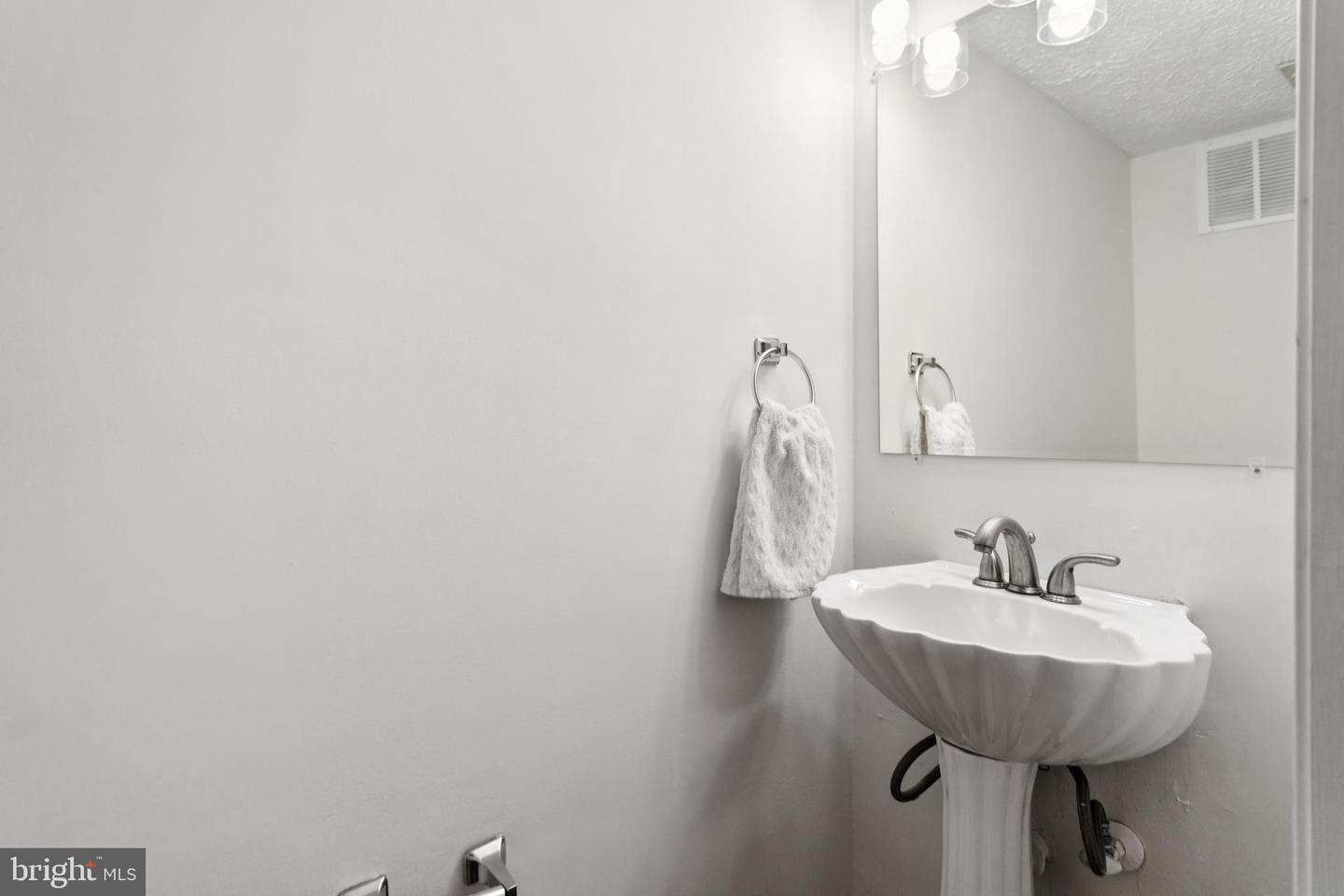 8663 KENOSHA CT, LORTON, Virginia 22079, 2 Bedrooms Bedrooms, ,1 BathroomBathrooms,Residential,For sale,8663 KENOSHA CT,VAFX2241938 MLS # VAFX2241938