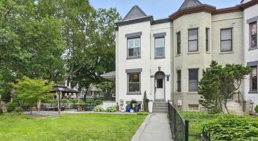 1387 NORTH CAROLINA AVE NE, WASHINGTON, District Of Columbia 20002, 4 Bedrooms Bedrooms, ,3 BathroomsBathrooms,Residential,For sale,1387 NORTH CAROLINA AVE NE,DCDC2201478 MLS # DCDC2201478