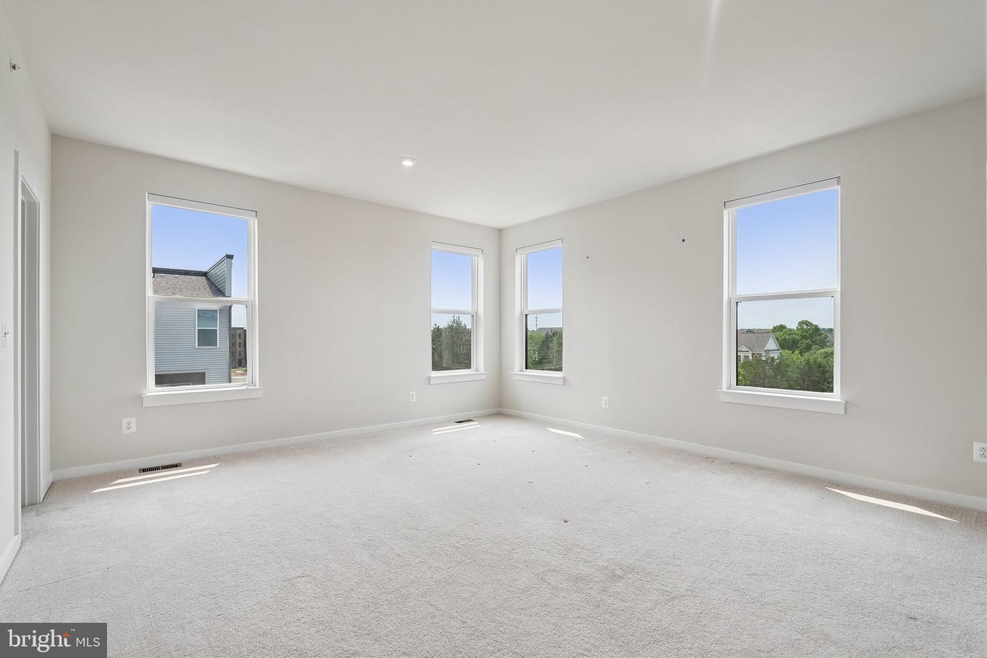 43730 TRANSIT SQ, ASHBURN, Virginia 20147, 3 Bedrooms Bedrooms, ,2 BathroomsBathrooms,Residential,For sale,43730 TRANSIT SQ,VALO2097302 MLS # VALO2097302