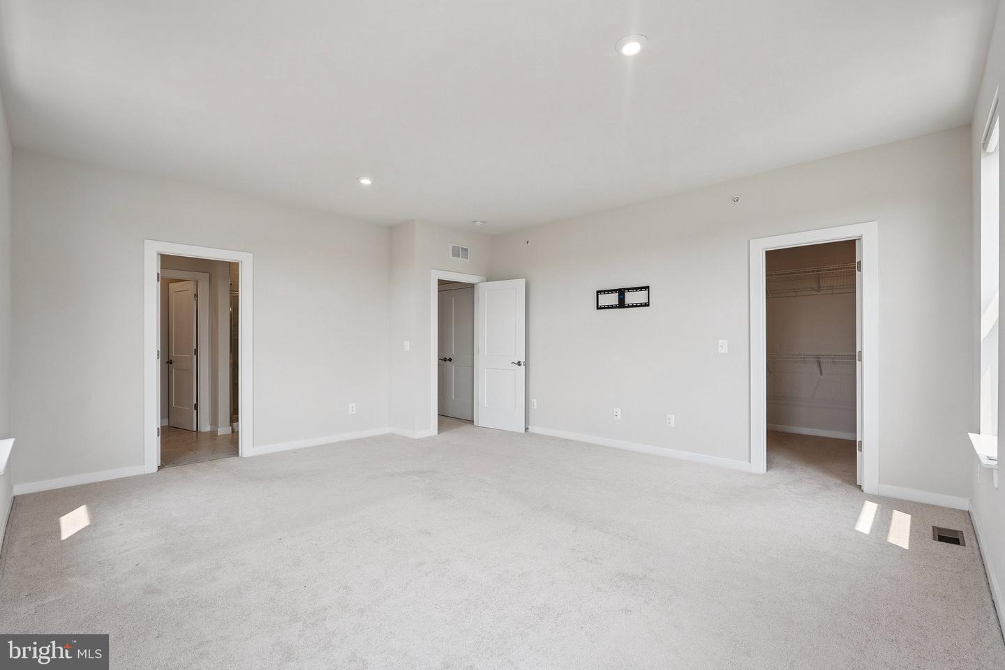 43730 TRANSIT SQ, ASHBURN, Virginia 20147, 3 Bedrooms Bedrooms, ,2 BathroomsBathrooms,Residential,For sale,43730 TRANSIT SQ,VALO2097302 MLS # VALO2097302
