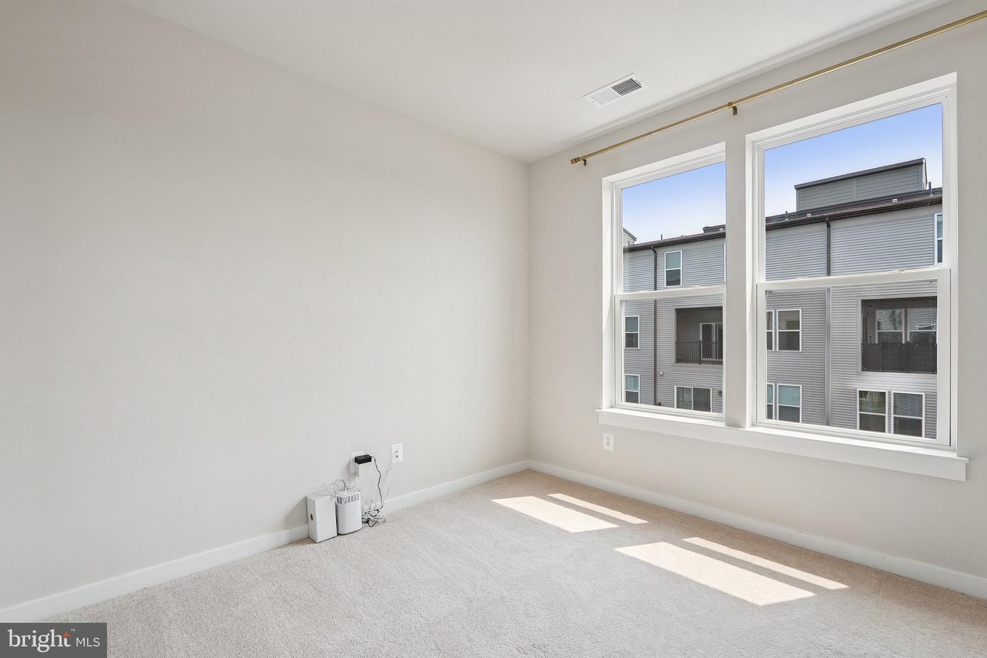 43730 TRANSIT SQ, ASHBURN, Virginia 20147, 3 Bedrooms Bedrooms, ,2 BathroomsBathrooms,Residential,For sale,43730 TRANSIT SQ,VALO2097302 MLS # VALO2097302