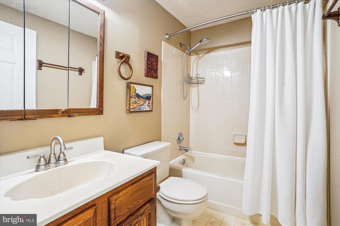 15082 LINDENBERRY LN, DUMFRIES, Virginia 22025, 4 Bedrooms Bedrooms, ,2 BathroomsBathrooms,Residential,For sale,15082 LINDENBERRY LN,VAPW2095470 MLS # VAPW2095470