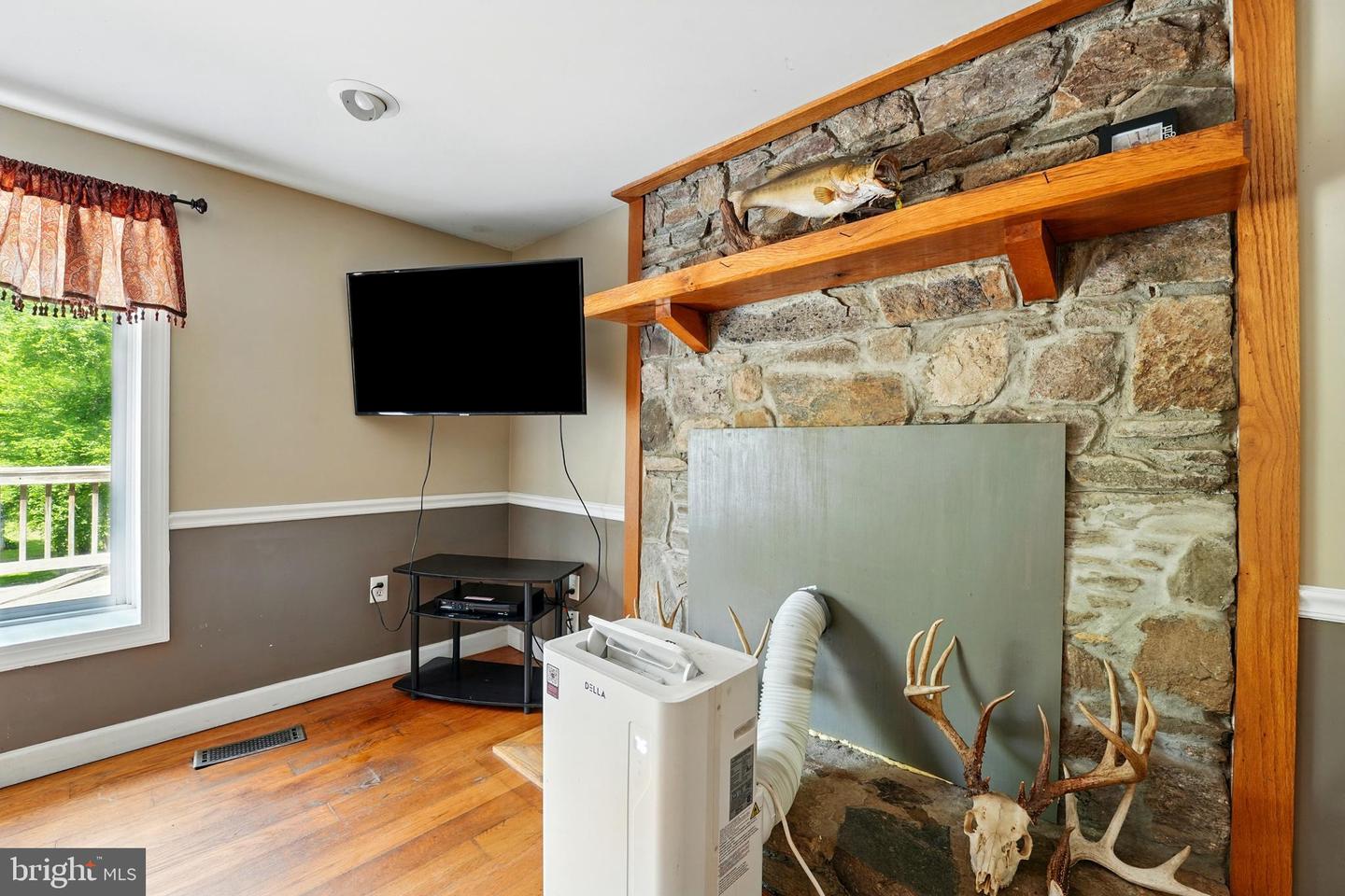13057 JOHN MARSHALL HWY, LINDEN, Virginia 22642, 1 Bedroom Bedrooms, ,1 BathroomBathrooms,Residential,For sale,13057 JOHN MARSHALL HWY,VAFQ2016794 MLS # VAFQ2016794