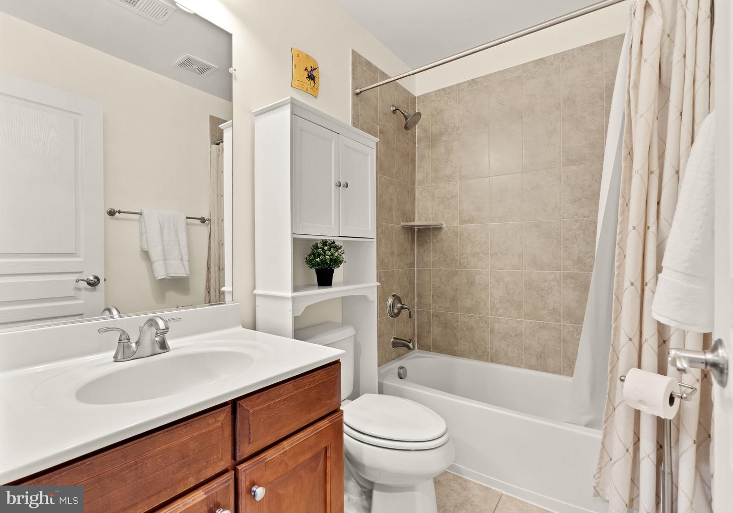 2660 S KENMORE CT, ARLINGTON, Virginia 22206, 3 Bedrooms Bedrooms, ,3 BathroomsBathrooms,Residential,For sale,2660 S KENMORE CT,VAAR2058318 MLS # VAAR2058318