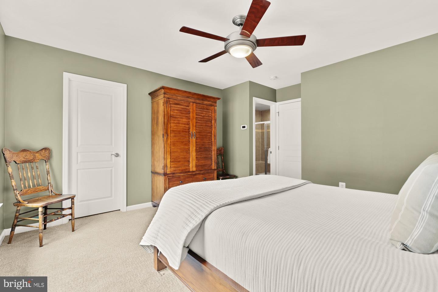 2660 S KENMORE CT, ARLINGTON, Virginia 22206, 3 Bedrooms Bedrooms, ,3 BathroomsBathrooms,Residential,For sale,2660 S KENMORE CT,VAAR2058318 MLS # VAAR2058318