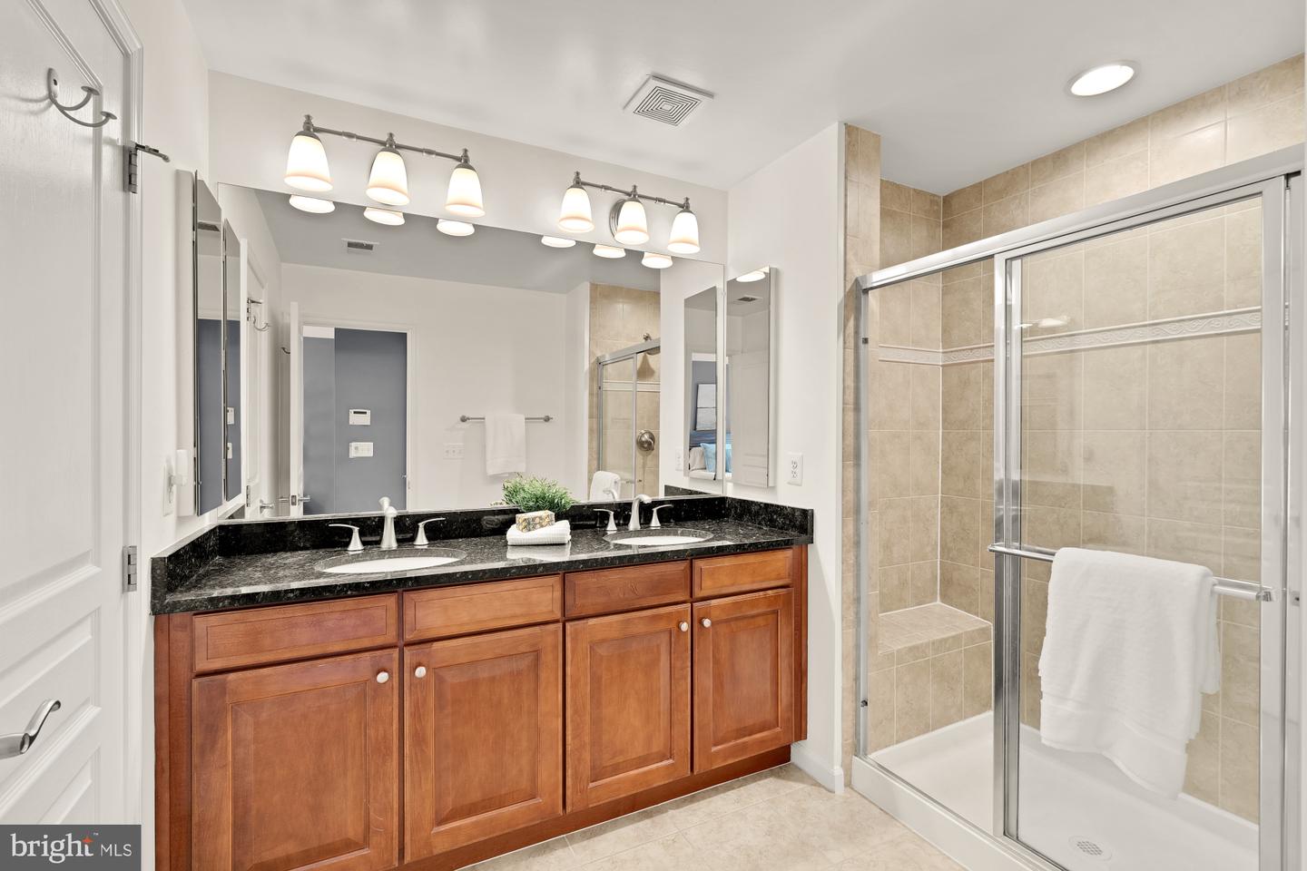 2660 S KENMORE CT, ARLINGTON, Virginia 22206, 3 Bedrooms Bedrooms, ,3 BathroomsBathrooms,Residential,For sale,2660 S KENMORE CT,VAAR2058318 MLS # VAAR2058318
