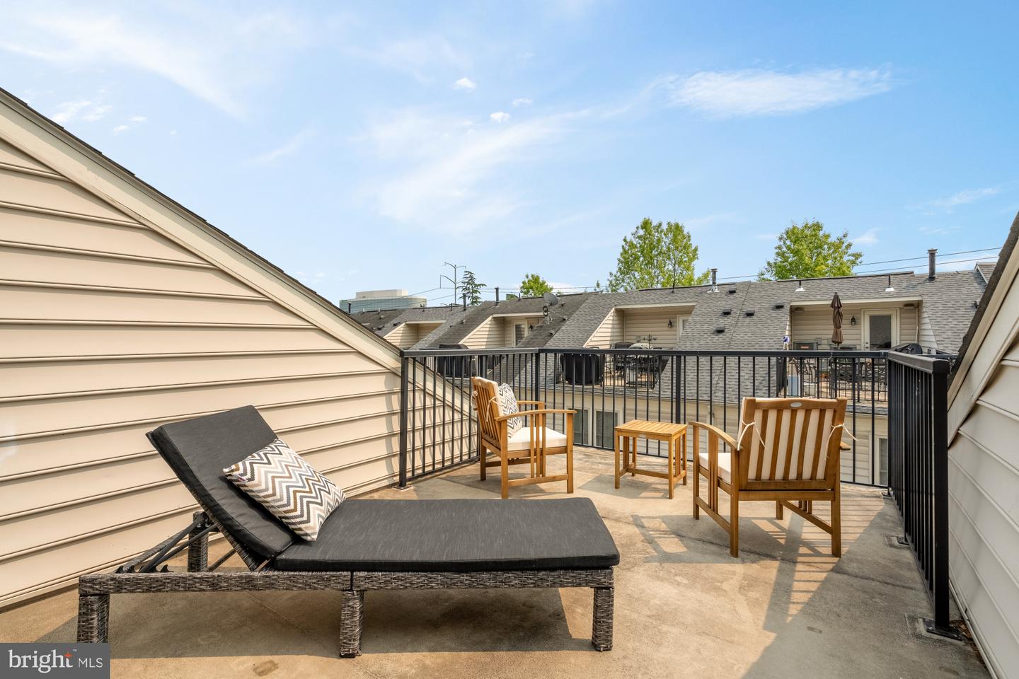 2660 S KENMORE CT, ARLINGTON, Virginia 22206, 3 Bedrooms Bedrooms, ,3 BathroomsBathrooms,Residential,For sale,2660 S KENMORE CT,VAAR2058318 MLS # VAAR2058318