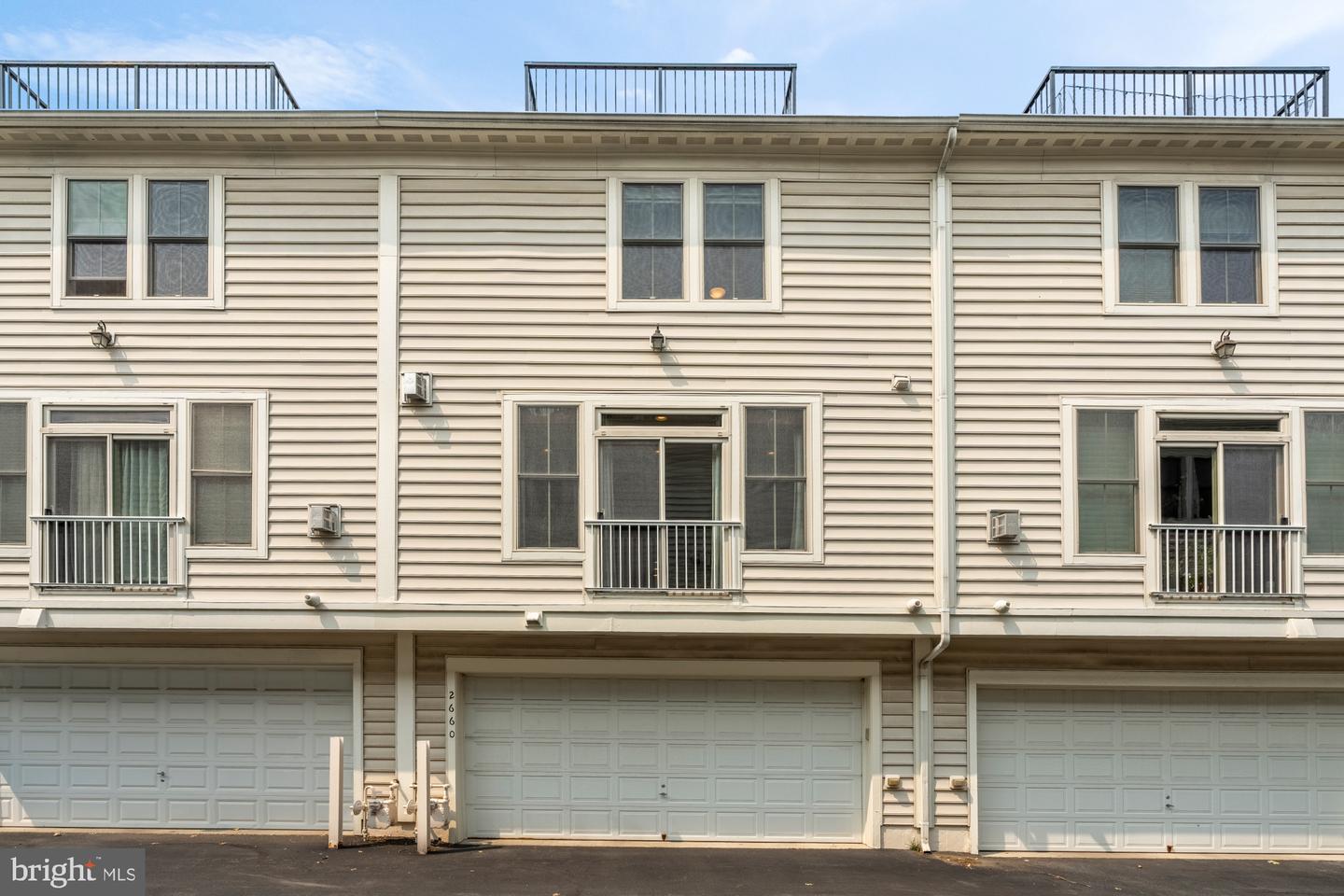2660 S KENMORE CT, ARLINGTON, Virginia 22206, 3 Bedrooms Bedrooms, ,3 BathroomsBathrooms,Residential,For sale,2660 S KENMORE CT,VAAR2058318 MLS # VAAR2058318