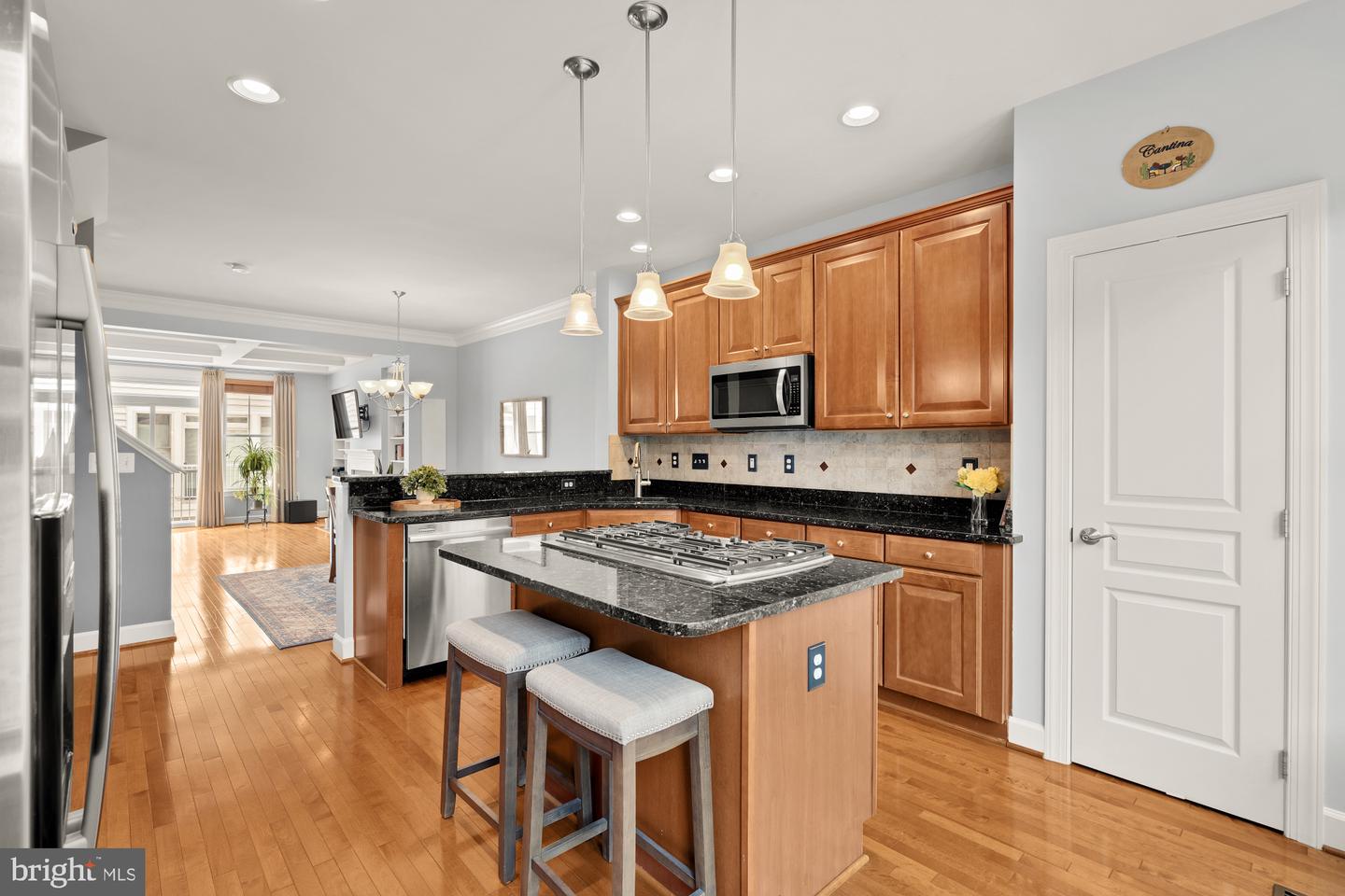 2660 S KENMORE CT, ARLINGTON, Virginia 22206, 3 Bedrooms Bedrooms, ,3 BathroomsBathrooms,Residential,For sale,2660 S KENMORE CT,VAAR2058318 MLS # VAAR2058318