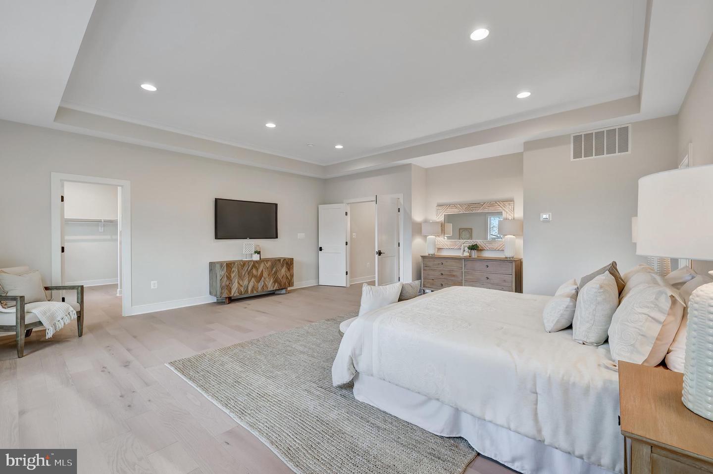 6601 GORDON AVE, FALLS CHURCH, Virginia 22046, 6 Bedrooms Bedrooms, ,5 BathroomsBathrooms,Residential,For sale,6601 GORDON AVE,VAFX2244268 MLS # VAFX2244268