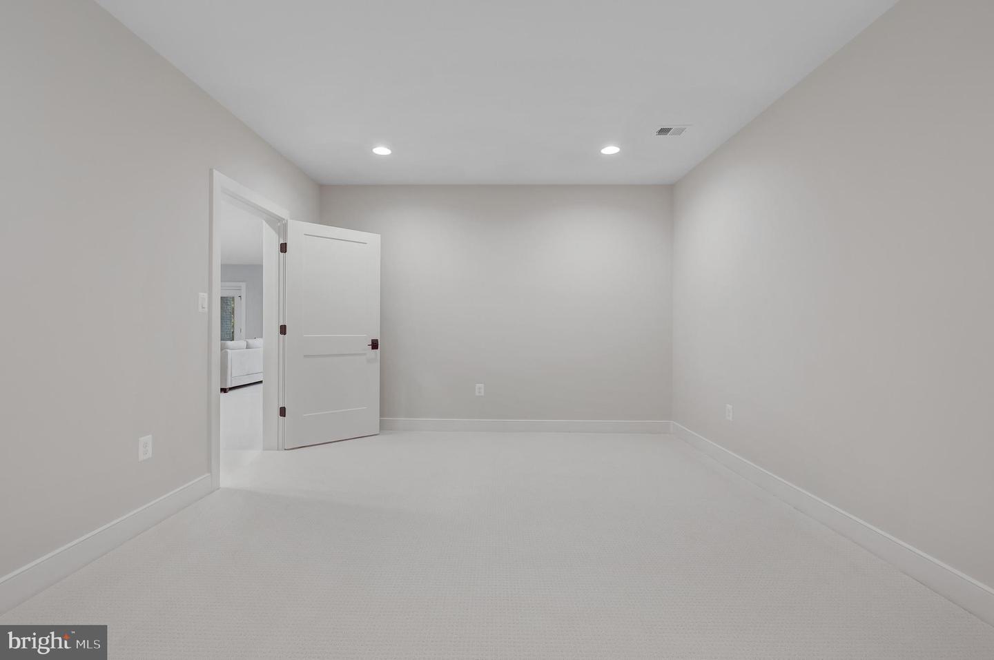 6601 GORDON AVE, FALLS CHURCH, Virginia 22046, 6 Bedrooms Bedrooms, ,5 BathroomsBathrooms,Residential,For sale,6601 GORDON AVE,VAFX2244268 MLS # VAFX2244268
