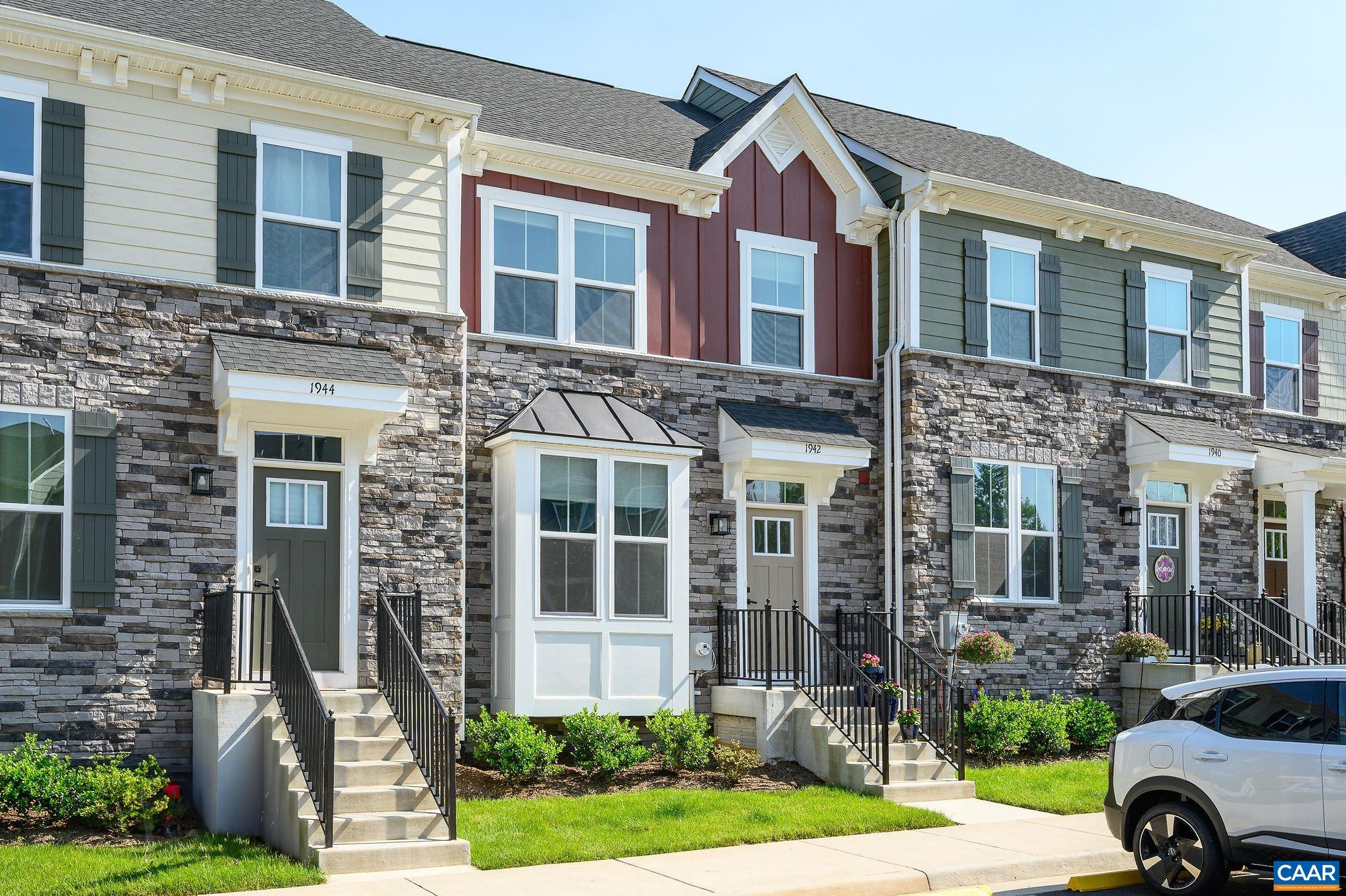 1942 LOIS LN, CHARLOTTESVILLE, Virginia 22911, 3 Bedrooms Bedrooms, ,2 BathroomsBathrooms,Residential,Bright, spacious 3BR, 2300 sq ft townhome in Fores,1942 LOIS LN,665425 MLS # 665425