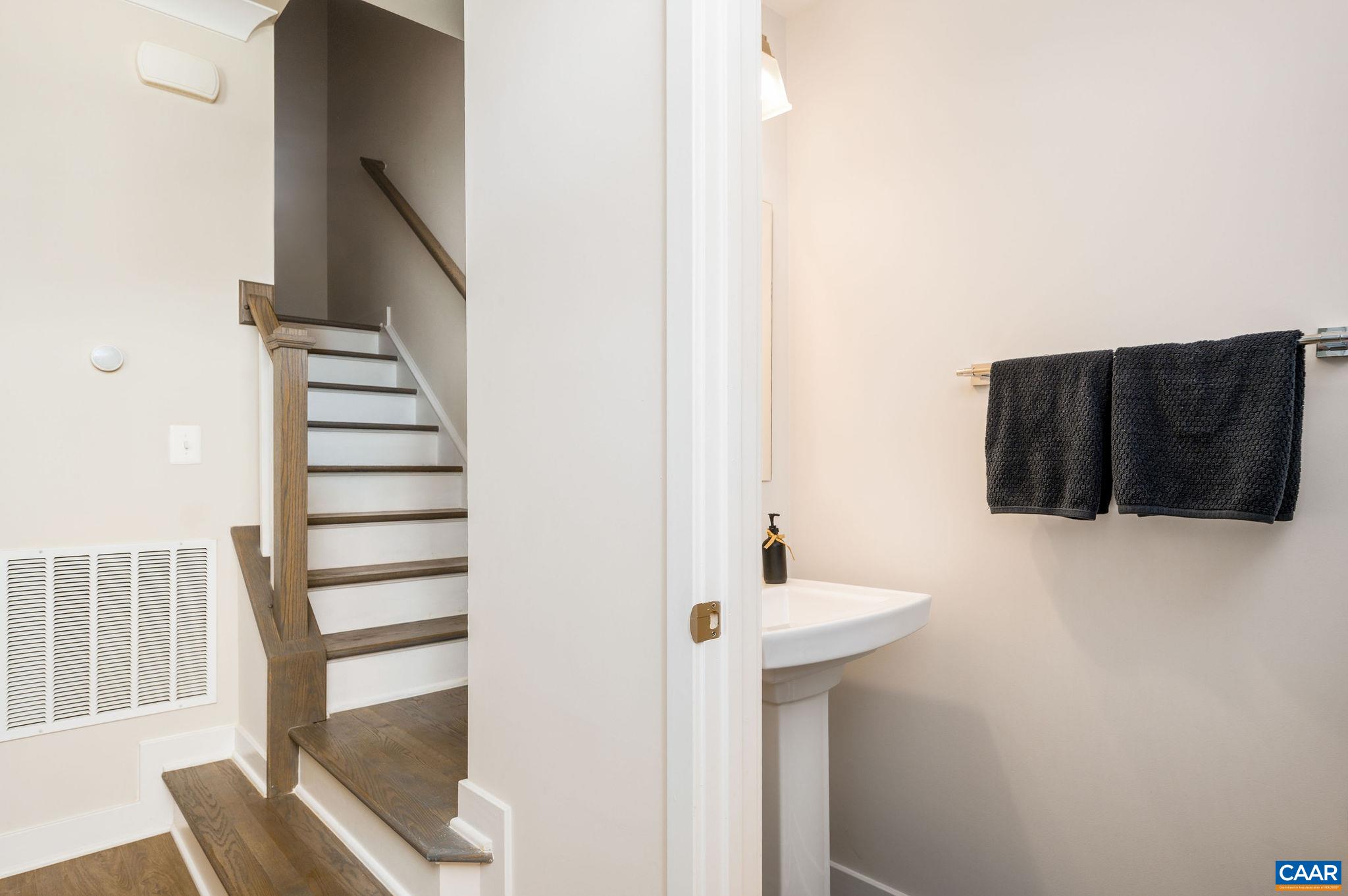 1942 LOIS LN, CHARLOTTESVILLE, Virginia 22911, 3 Bedrooms Bedrooms, ,2 BathroomsBathrooms,Residential,Bright, spacious 3BR, 2300 sq ft townhome in Fores,1942 LOIS LN,665425 MLS # 665425