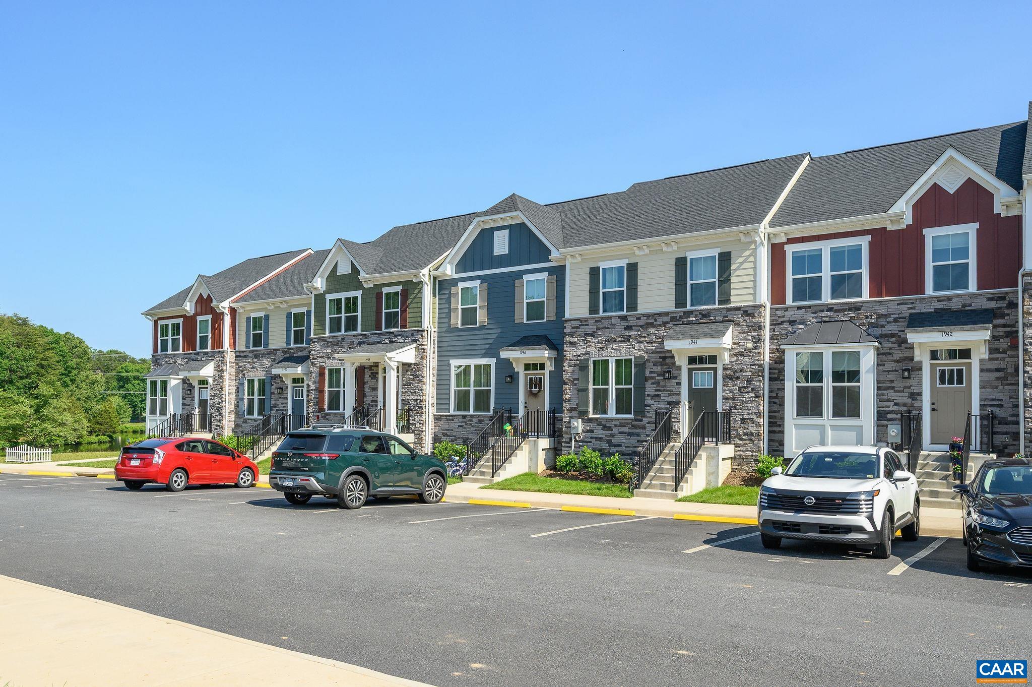 1942 LOIS LN, CHARLOTTESVILLE, Virginia 22911, 3 Bedrooms Bedrooms, ,2 BathroomsBathrooms,Residential,Bright, spacious 3BR, 2300 sq ft townhome in Fores,1942 LOIS LN,665425 MLS # 665425