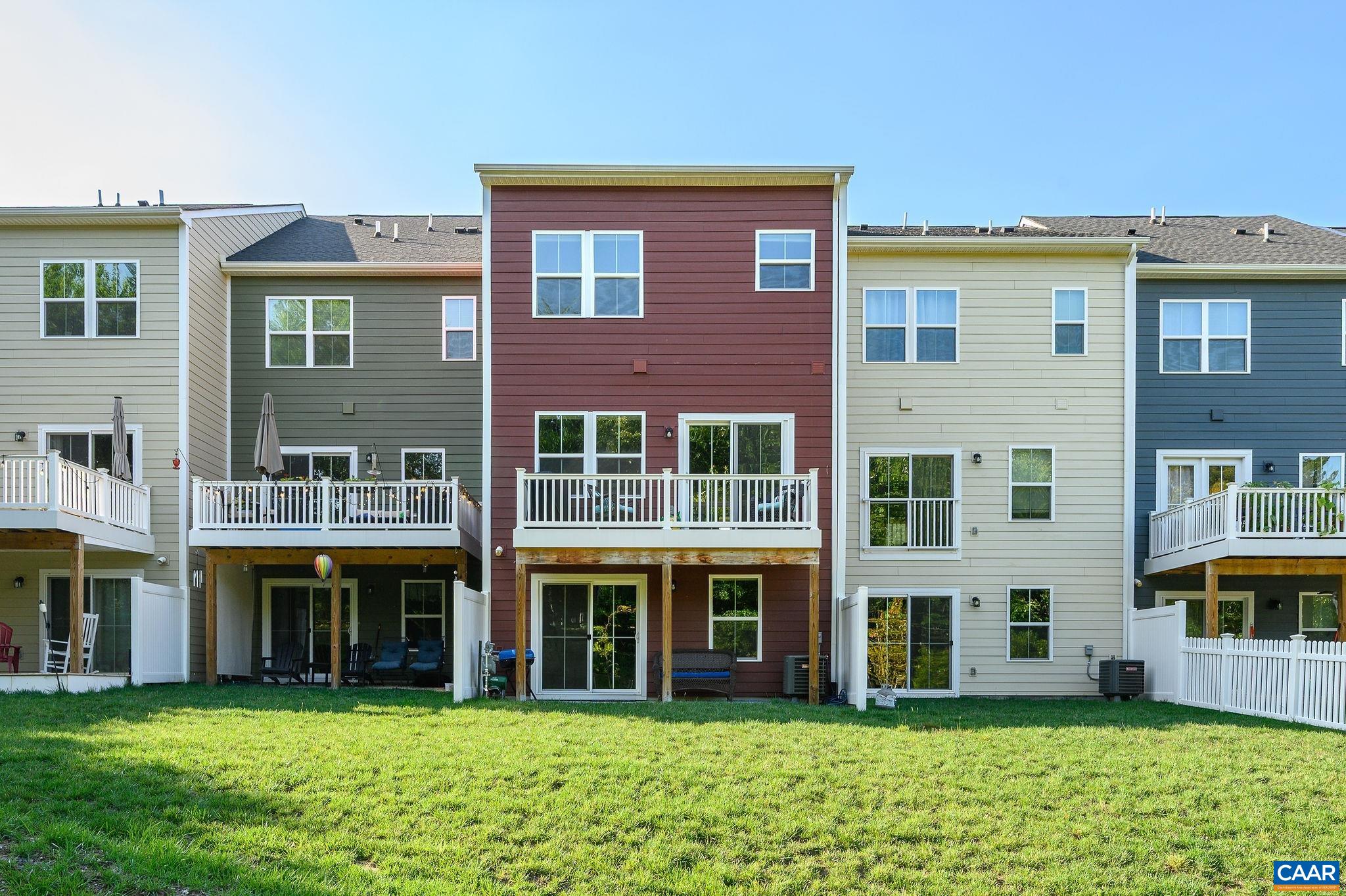 1942 LOIS LN, CHARLOTTESVILLE, Virginia 22911, 3 Bedrooms Bedrooms, ,2 BathroomsBathrooms,Residential,Bright, spacious 3BR, 2300 sq ft townhome in Fores,1942 LOIS LN,665425 MLS # 665425