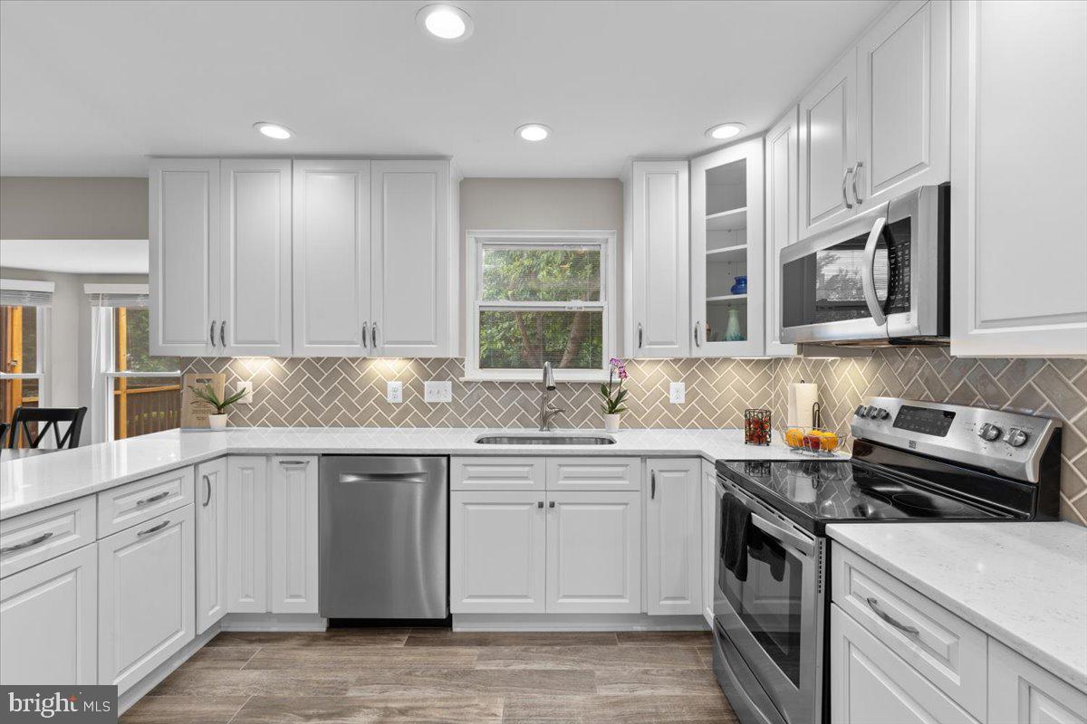 1587 KINGSTREAM CIR, HERNDON, Virginia 20170, 4 Bedrooms Bedrooms, ,3 BathroomsBathrooms,Residential,For sale,1587 KINGSTREAM CIR,VAFX2244766 MLS # VAFX2244766