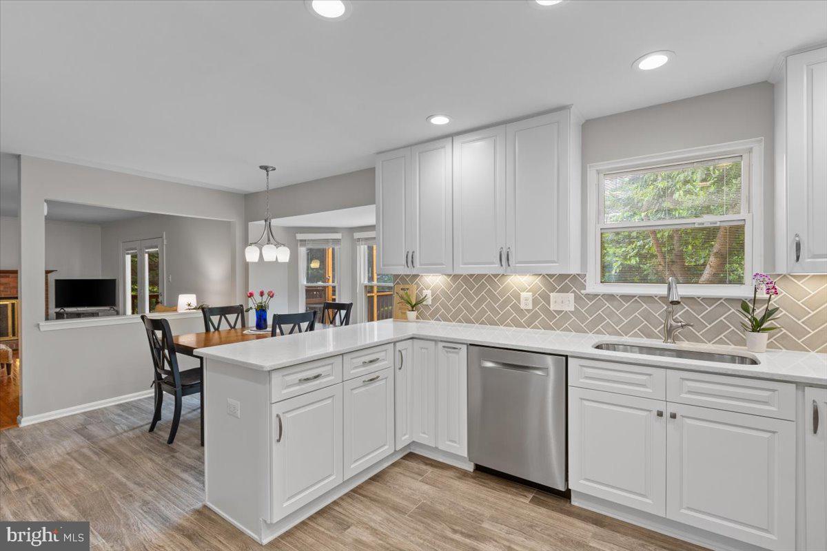 1587 KINGSTREAM CIR, HERNDON, Virginia 20170, 4 Bedrooms Bedrooms, ,3 BathroomsBathrooms,Residential,For sale,1587 KINGSTREAM CIR,VAFX2244766 MLS # VAFX2244766