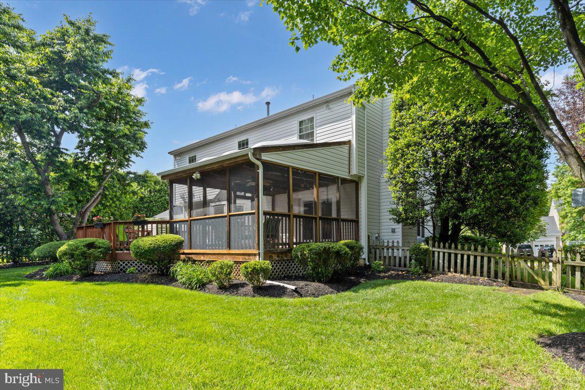 1587 KINGSTREAM CIR, HERNDON, Virginia 20170, 4 Bedrooms Bedrooms, ,3 BathroomsBathrooms,Residential,For sale,1587 KINGSTREAM CIR,VAFX2244766 MLS # VAFX2244766