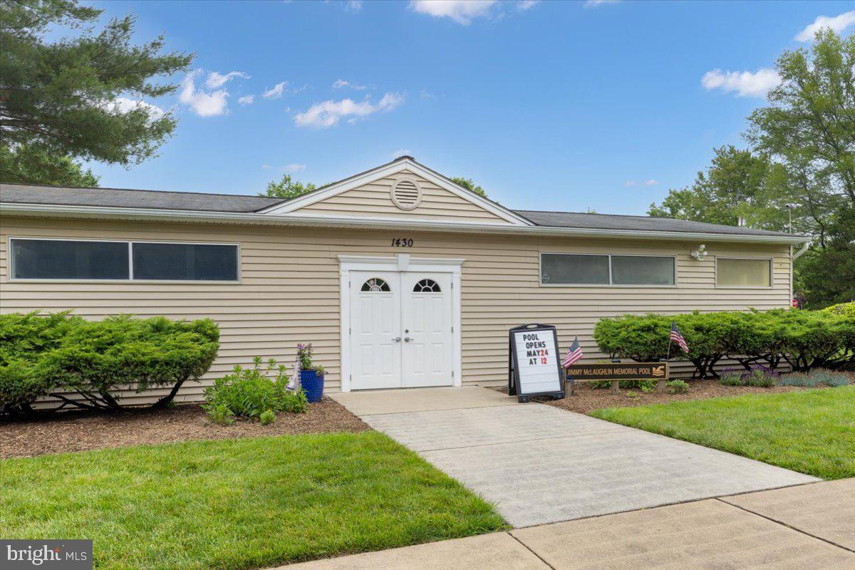 1587 KINGSTREAM CIR, HERNDON, Virginia 20170, 4 Bedrooms Bedrooms, ,3 BathroomsBathrooms,Residential,For sale,1587 KINGSTREAM CIR,VAFX2244766 MLS # VAFX2244766