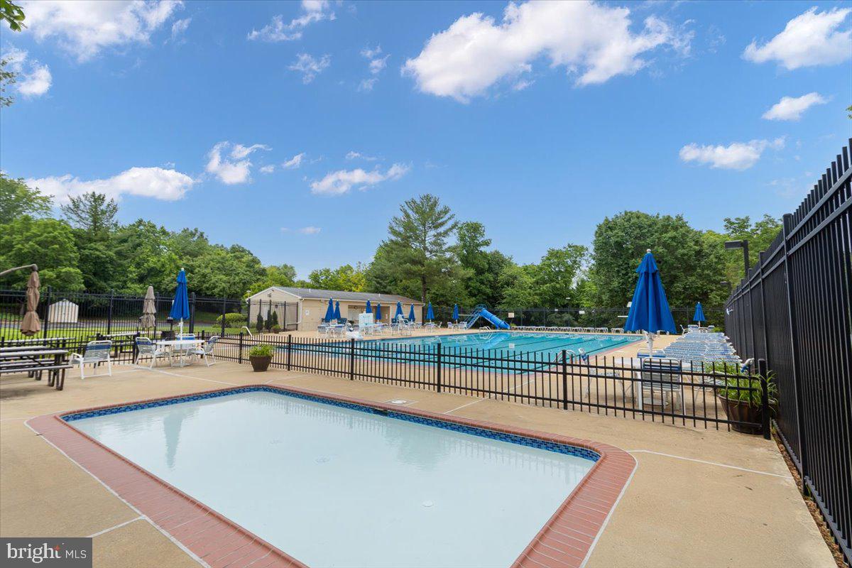 1587 KINGSTREAM CIR, HERNDON, Virginia 20170, 4 Bedrooms Bedrooms, ,3 BathroomsBathrooms,Residential,For sale,1587 KINGSTREAM CIR,VAFX2244766 MLS # VAFX2244766