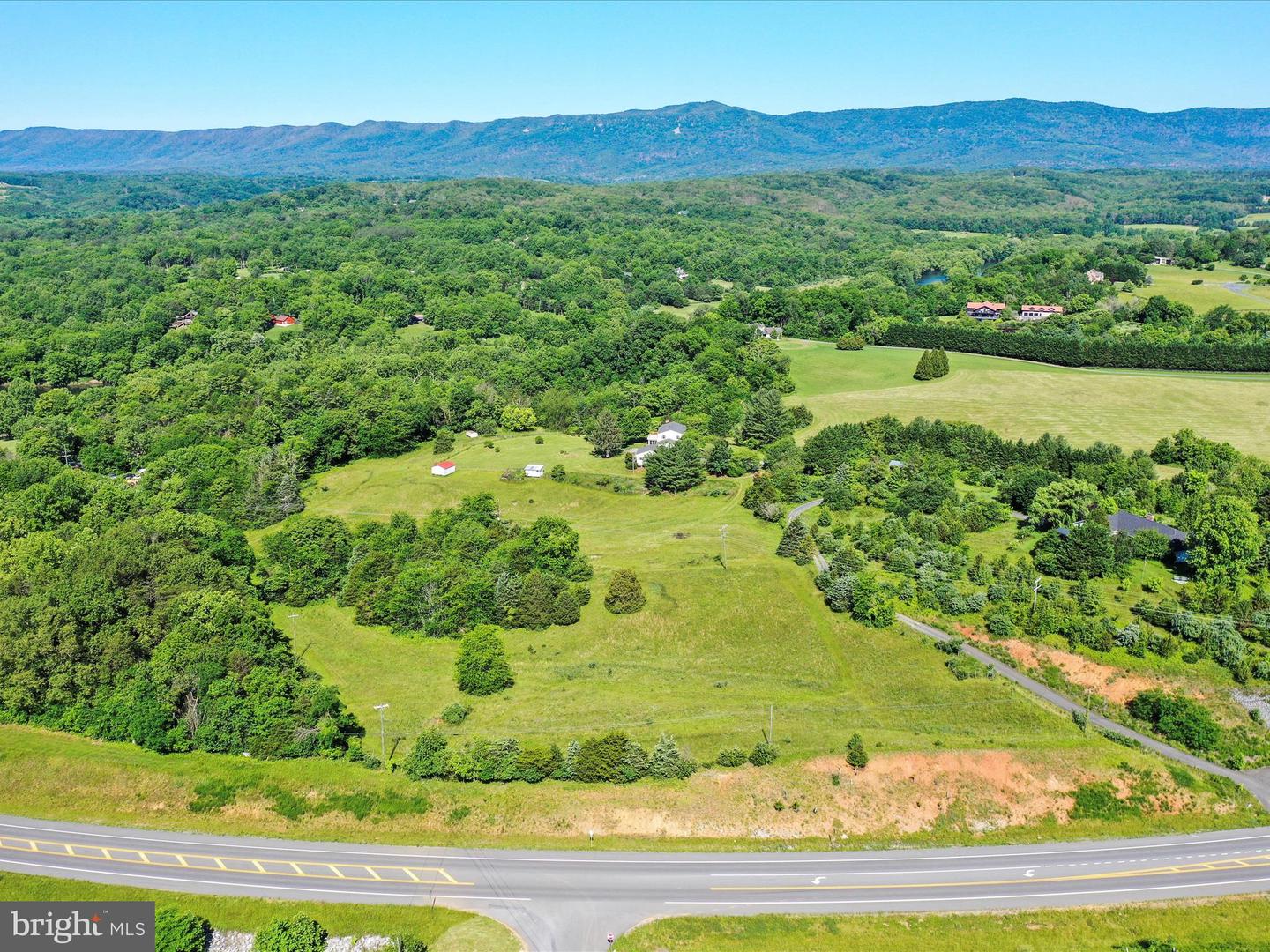 7515 STONEWALL JACKSON HWY, FRONT ROYAL, Virginia 22630, 4 Bedrooms Bedrooms, ,3 BathroomsBathrooms,Residential,For sale,7515 STONEWALL JACKSON HWY,VAWR2011360 MLS # VAWR2011360