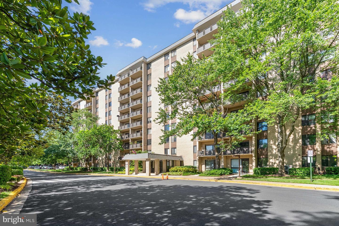 3100 S MANCHESTER ST #520, FALLS CHURCH, Virginia 22044, 1 Bedroom Bedrooms, ,1 BathroomBathrooms,Residential,For sale,3100 S MANCHESTER ST #520,VAFX2245144 MLS # VAFX2245144