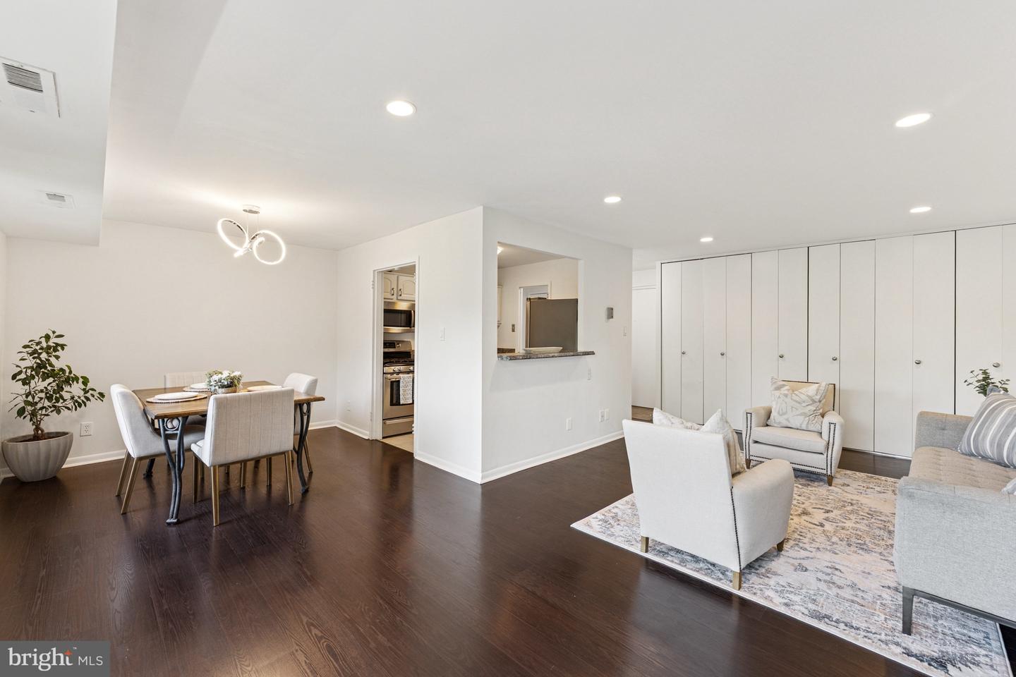 3100 S MANCHESTER ST #520, FALLS CHURCH, Virginia 22044, 1 Bedroom Bedrooms, ,1 BathroomBathrooms,Residential,For sale,3100 S MANCHESTER ST #520,VAFX2245144 MLS # VAFX2245144
