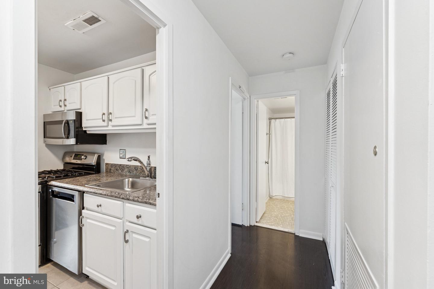 3100 S MANCHESTER ST #520, FALLS CHURCH, Virginia 22044, 1 Bedroom Bedrooms, ,1 BathroomBathrooms,Residential,For sale,3100 S MANCHESTER ST #520,VAFX2245144 MLS # VAFX2245144