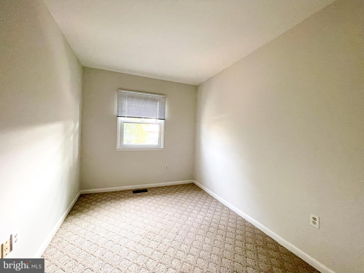 14814 EMBERDALE DR, WOODBRIDGE, Virginia 22193, 3 Bedrooms Bedrooms, ,1 BathroomBathrooms,Residential,For sale,14814 EMBERDALE DR,VAPW2096228 MLS # VAPW2096228