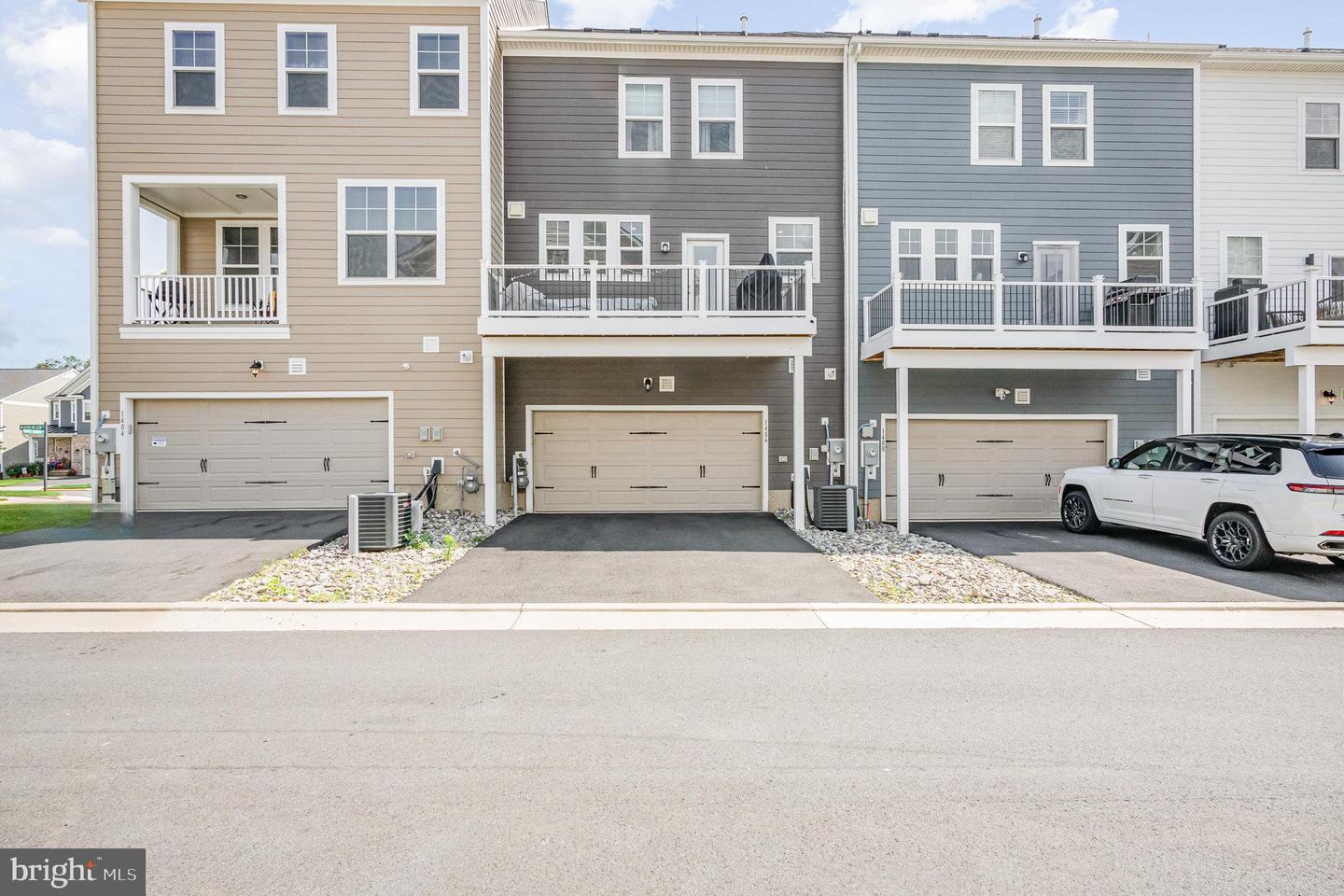 1486 MEADOWLARK GLEN RD, DUMFRIES, Virginia 22026, 4 Bedrooms Bedrooms, ,3 BathroomsBathrooms,Residential,For sale,1486 MEADOWLARK GLEN RD,VAPW2096250 MLS # VAPW2096250
