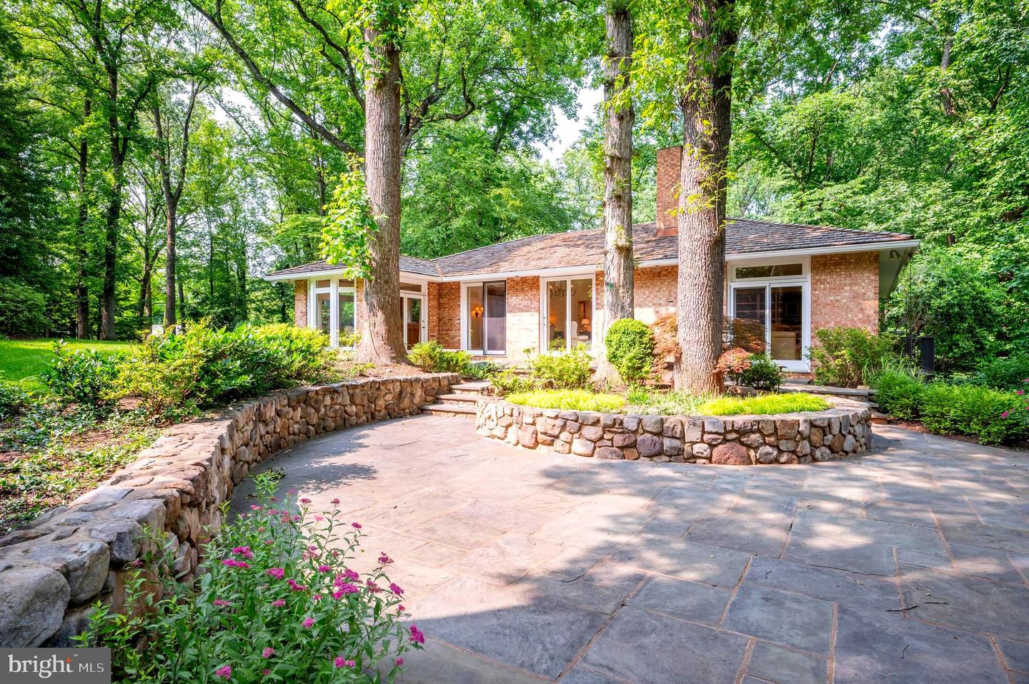 6501 MENLO RD, MCLEAN, Virginia 22101, 4 Bedrooms Bedrooms, ,3 BathroomsBathrooms,Residential,For sale,6501 MENLO RD,VAFX2245526 MLS # VAFX2245526