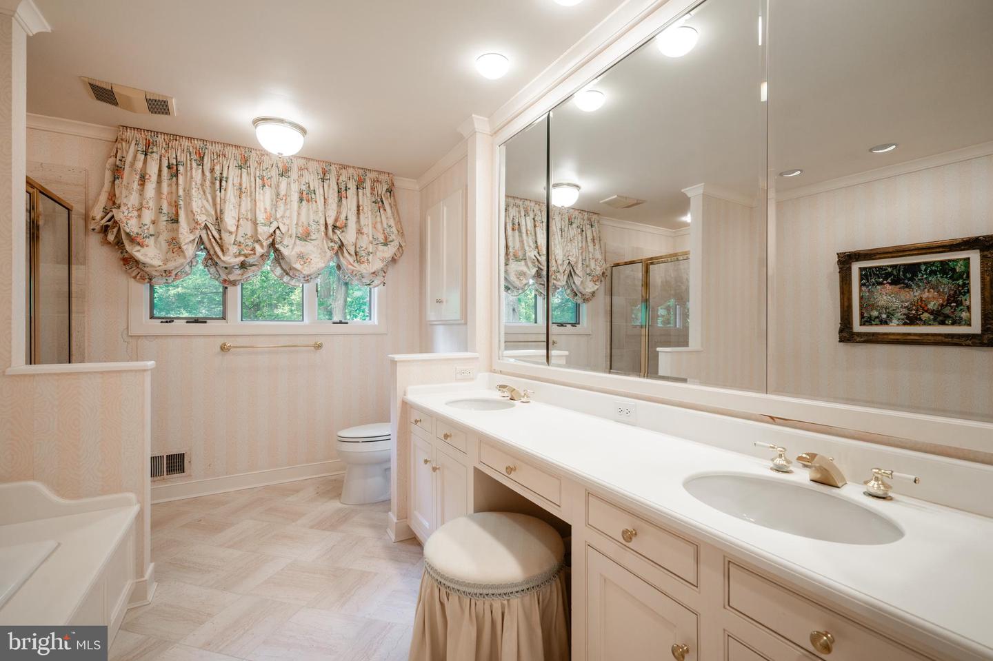 6501 MENLO RD, MCLEAN, Virginia 22101, 4 Bedrooms Bedrooms, ,3 BathroomsBathrooms,Residential,For sale,6501 MENLO RD,VAFX2245526 MLS # VAFX2245526