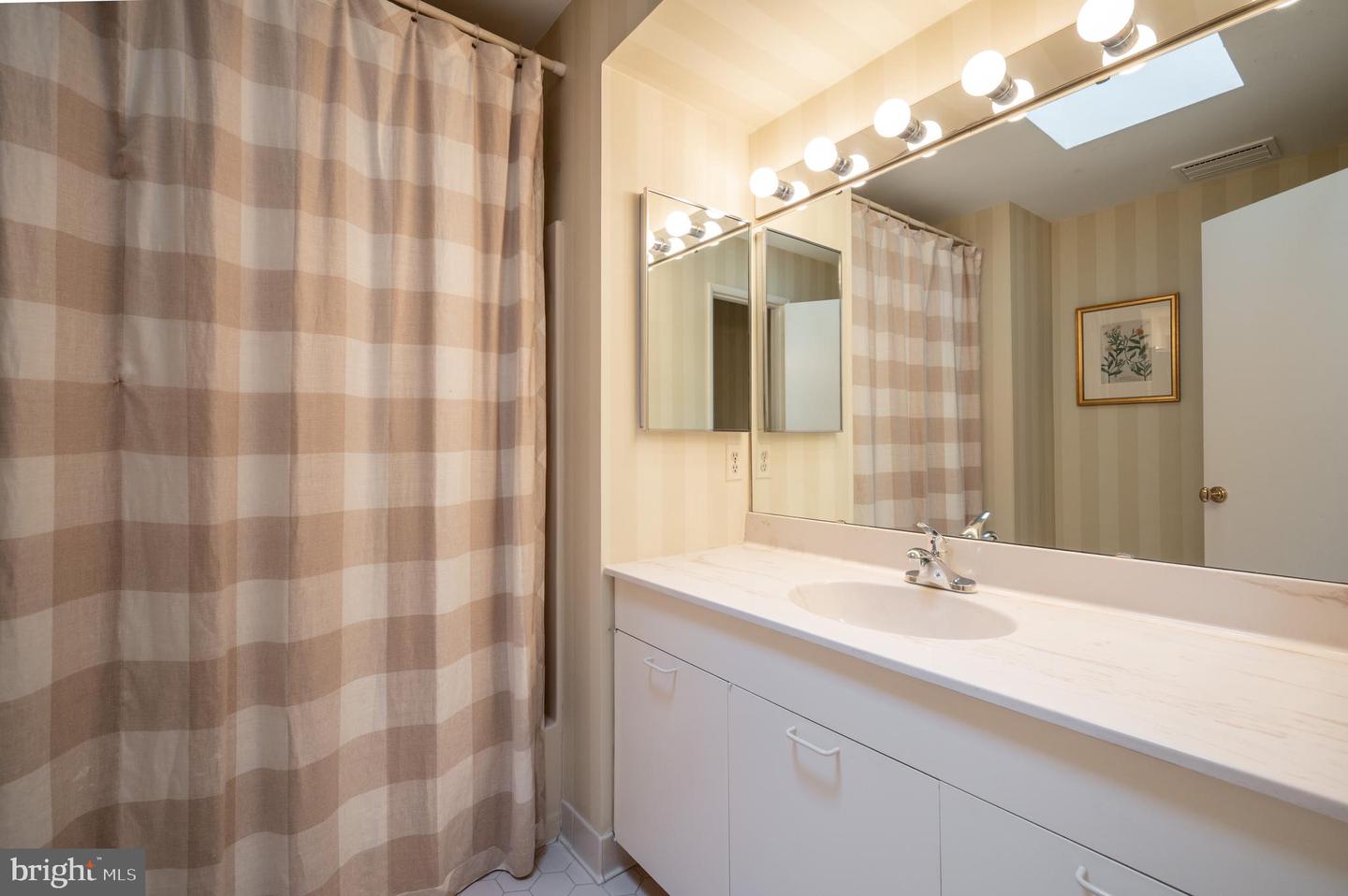 6501 MENLO RD, MCLEAN, Virginia 22101, 4 Bedrooms Bedrooms, ,3 BathroomsBathrooms,Residential,For sale,6501 MENLO RD,VAFX2245526 MLS # VAFX2245526