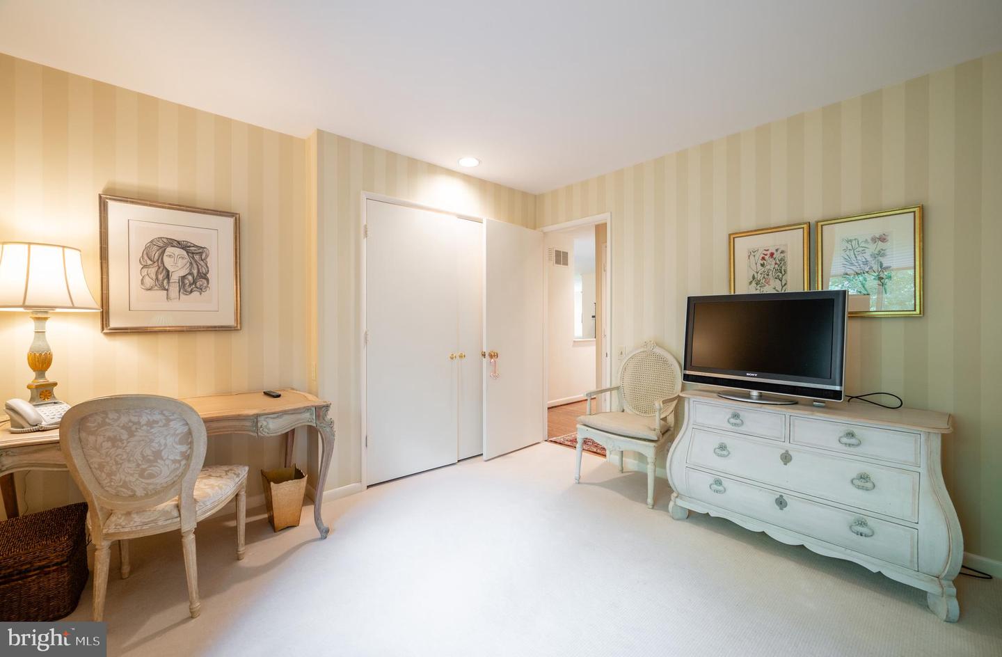 6501 MENLO RD, MCLEAN, Virginia 22101, 4 Bedrooms Bedrooms, ,3 BathroomsBathrooms,Residential,For sale,6501 MENLO RD,VAFX2245526 MLS # VAFX2245526