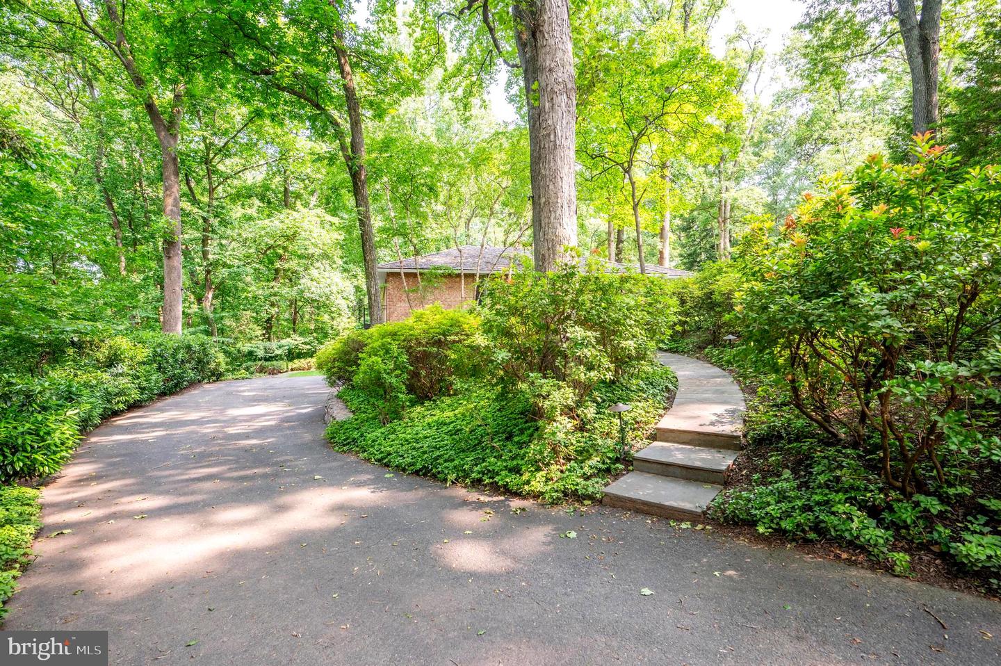 6501 MENLO RD, MCLEAN, Virginia 22101, 4 Bedrooms Bedrooms, ,3 BathroomsBathrooms,Residential,For sale,6501 MENLO RD,VAFX2245526 MLS # VAFX2245526